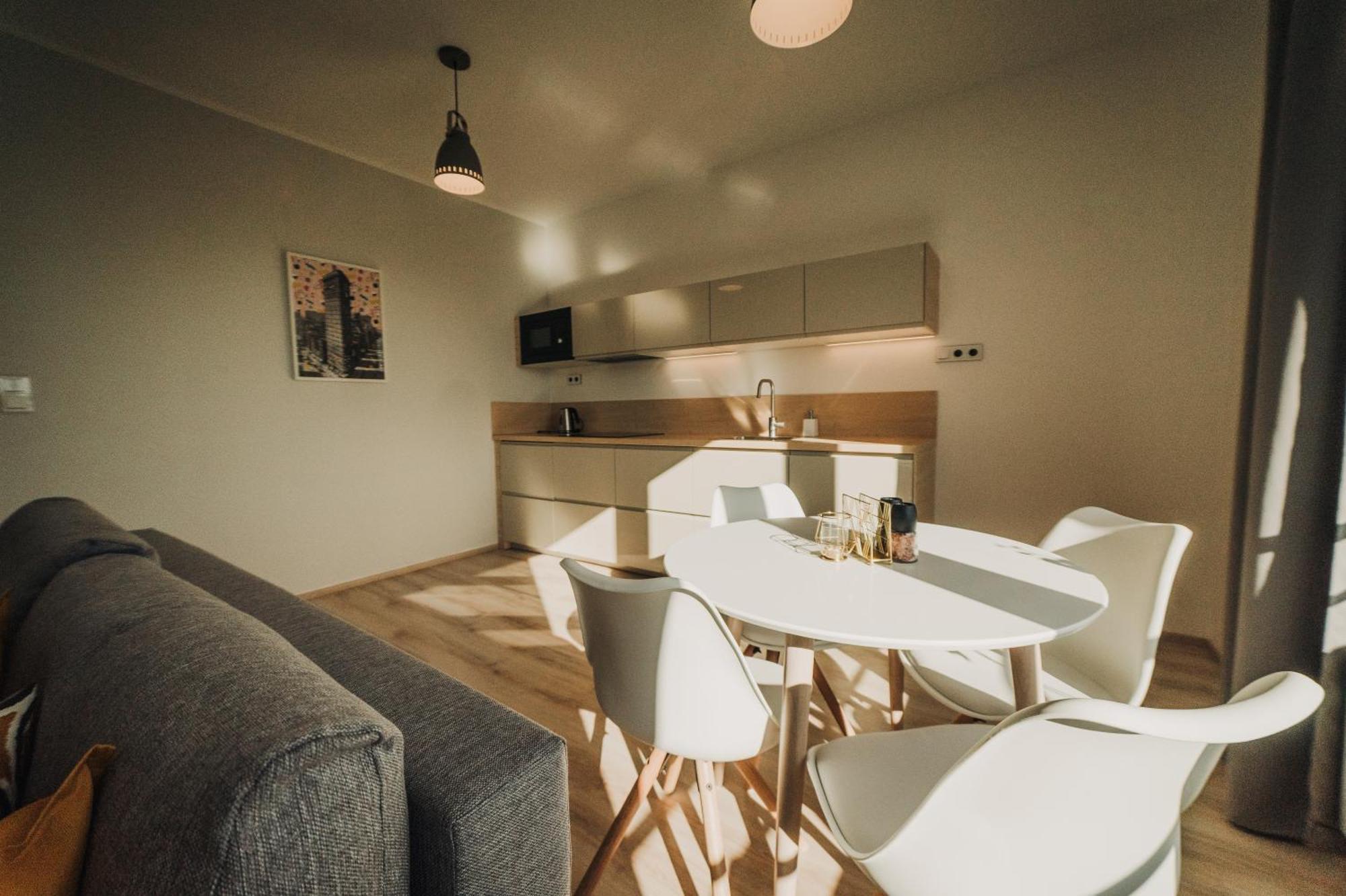 Citybeat Apartments, 400M From The Square Plzeň Exterior foto